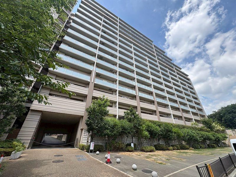 3LDK apartment in Suita, Osaka - Photo 1