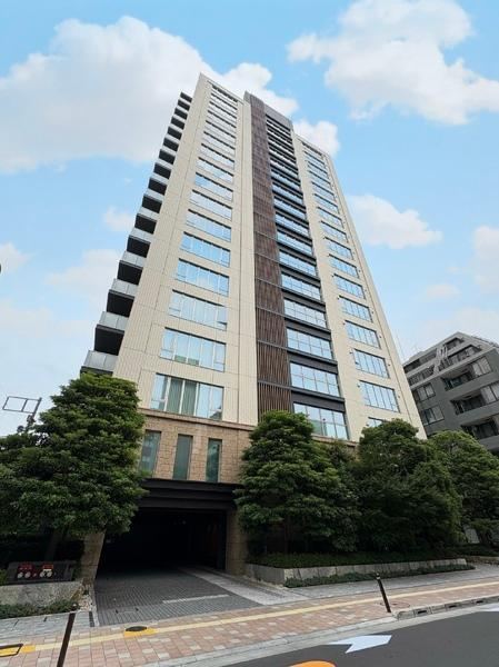 2LDK apartment in Chiyoda Ward, Tokyo - Photo 1