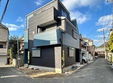 4LDK house in Higashiosaka, Osaka - Photo 1