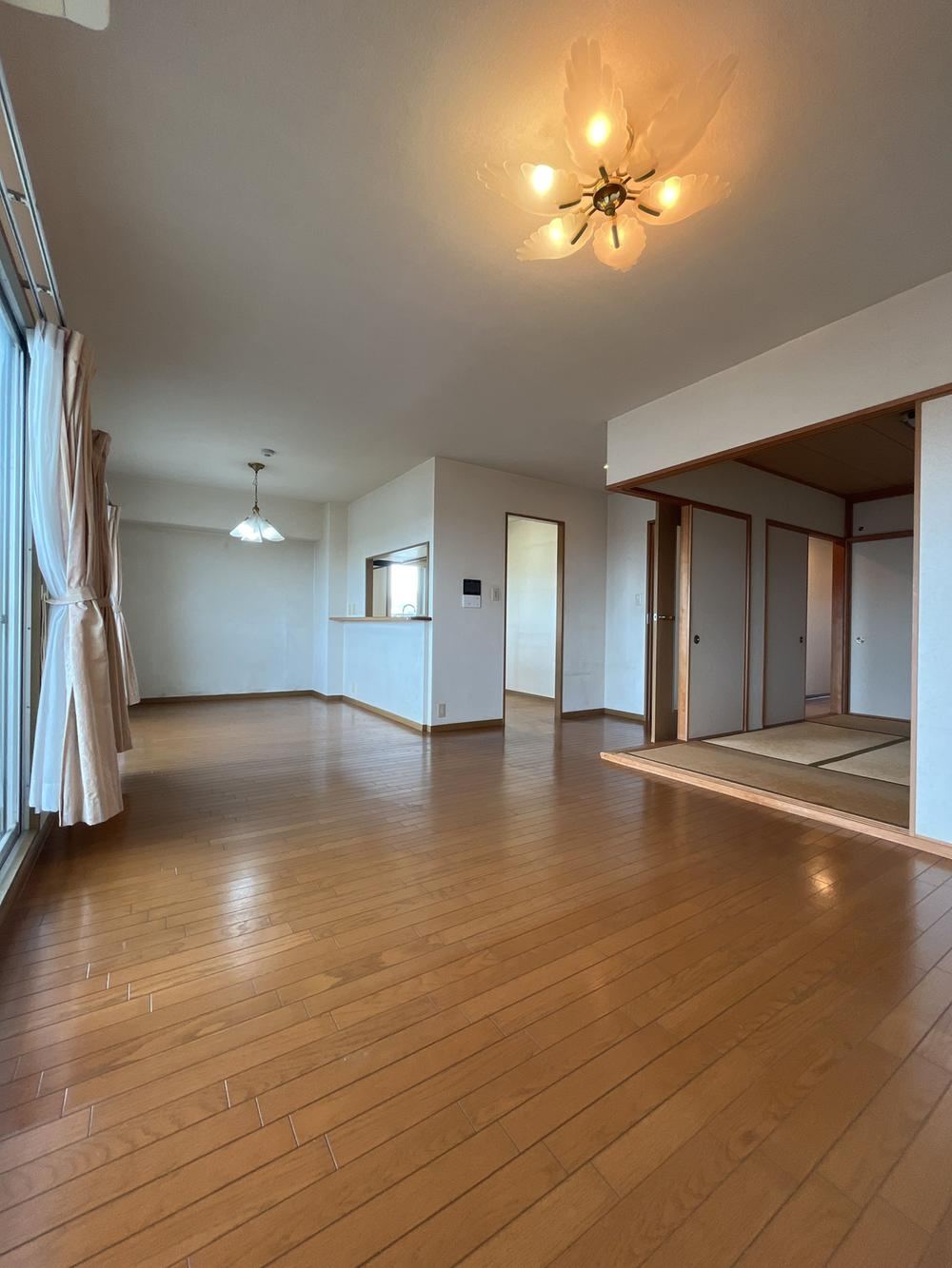 4LDK apartment in Takarazuka, Hyogo - Photo 1