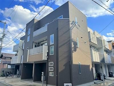 4LDK house in Joto Ward, Osaka - Photo 1