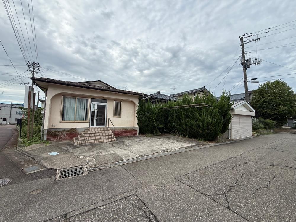 683 m² land in Kamo, Niigata - Photo 1