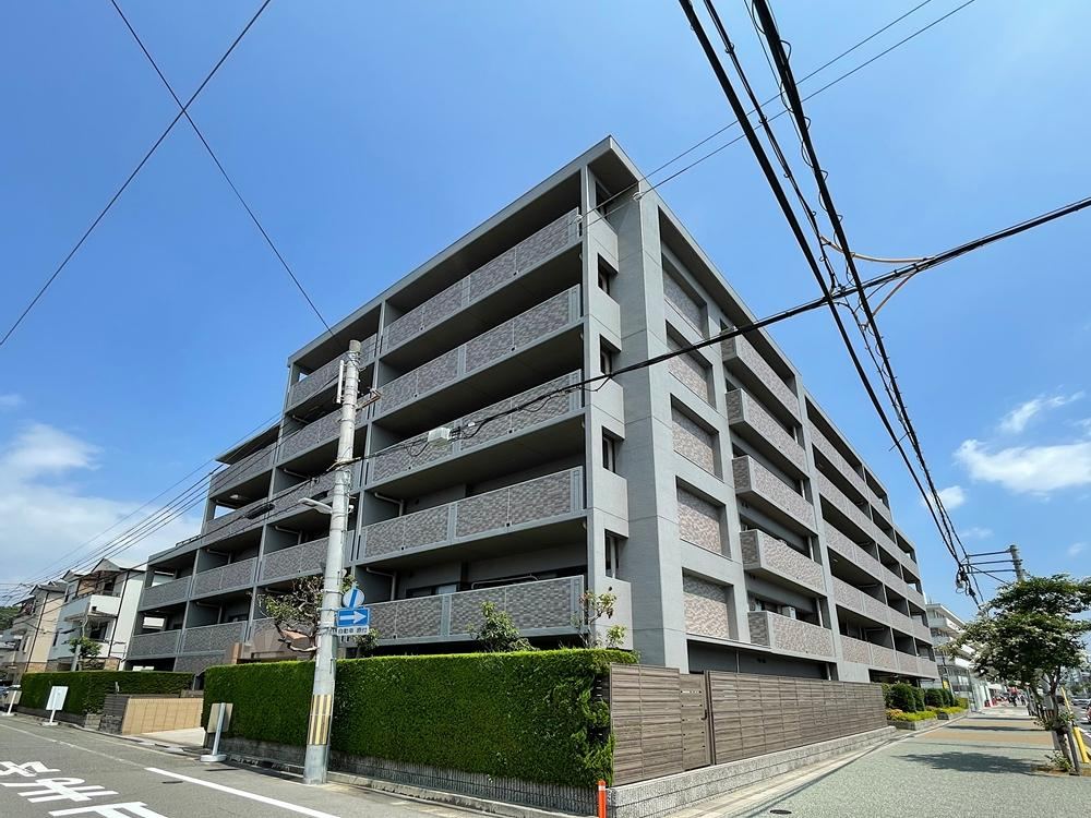 3LDK apartment in Nishinomiya, Hyogo - Photo 1