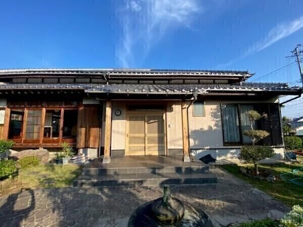 4LDK house in Fukutsu, Fukuoka - Photo 1