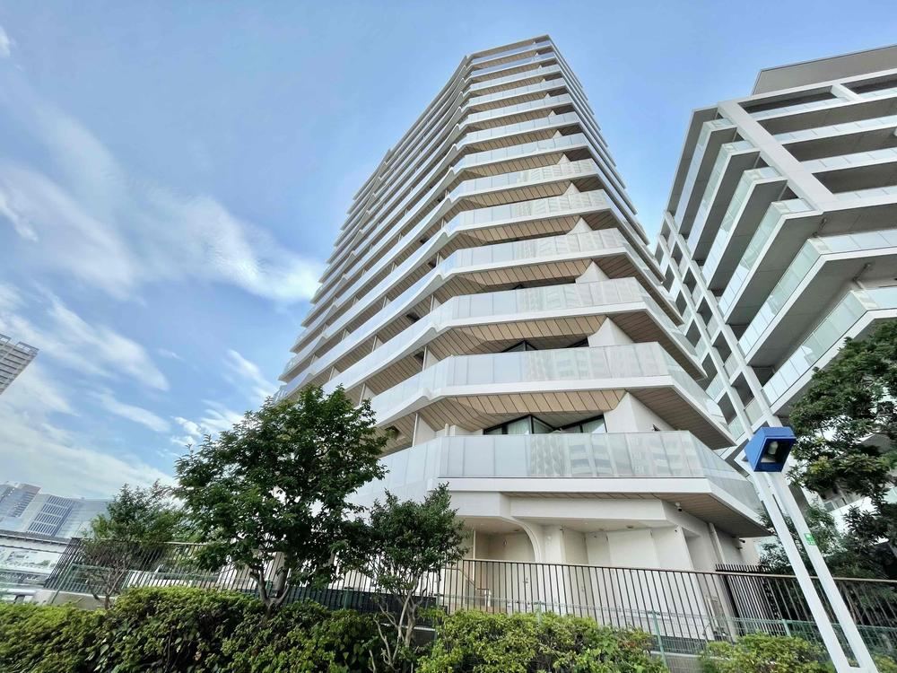2LDK apartment in Minato Ward, Tokyo - Photo 1