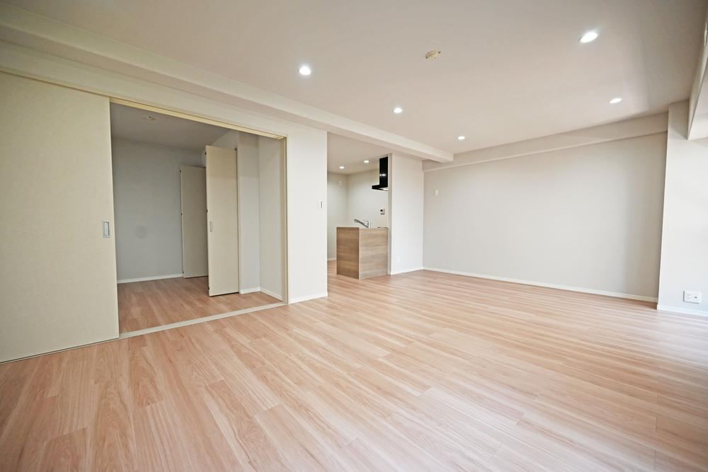 2LDK apartment in Yodogawa Ward, Osaka - Photo 1
