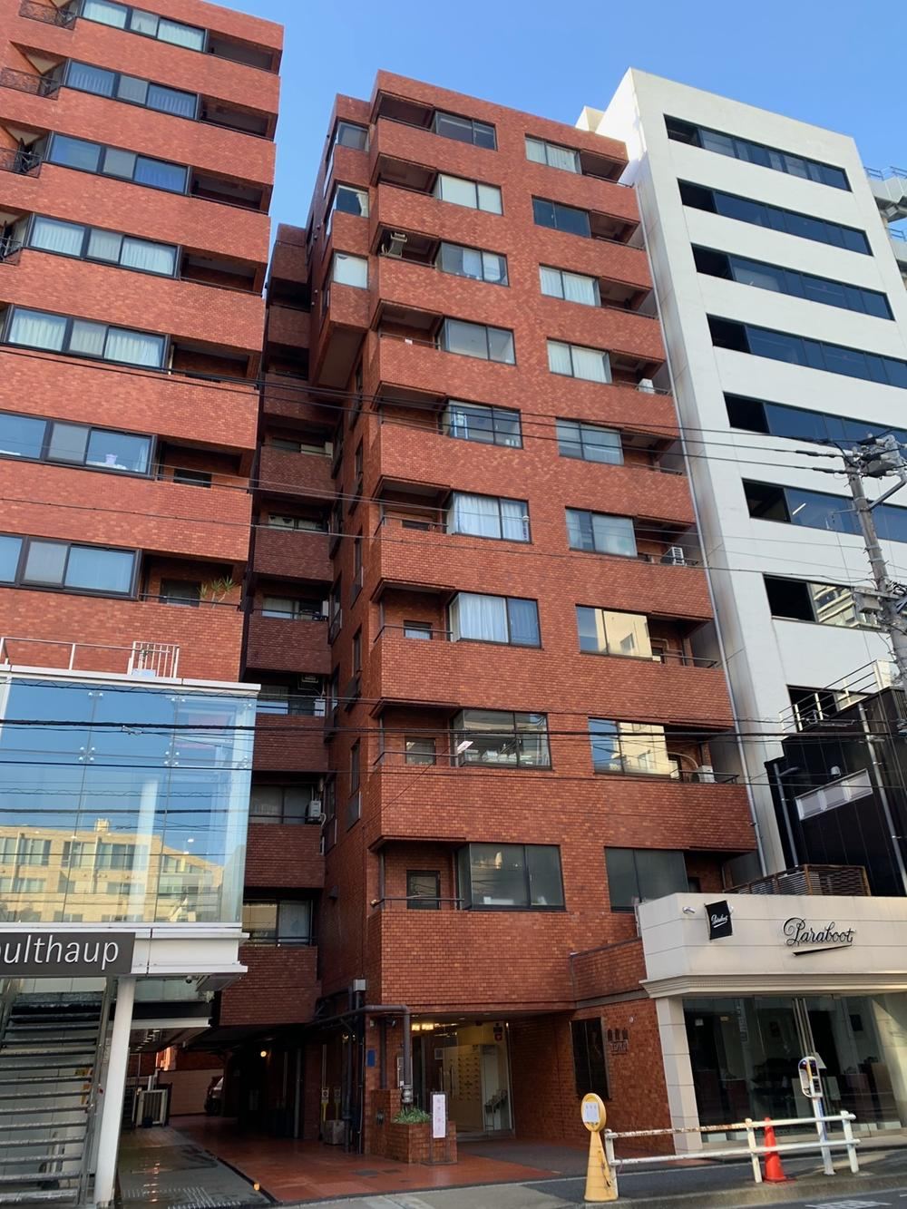 3LDK apartment in Minato Ward, Tokyo - Photo 1