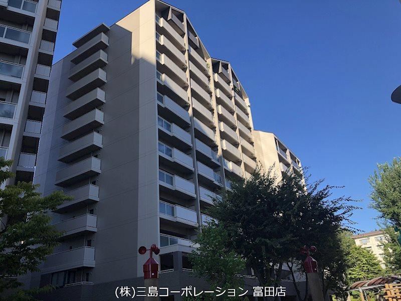 3LDK apartment in Takatsuki, Osaka - Photo 1