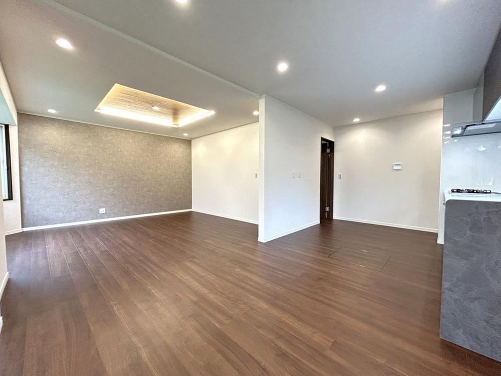 5LDK house in Kuwana, Mie - Photo 1
