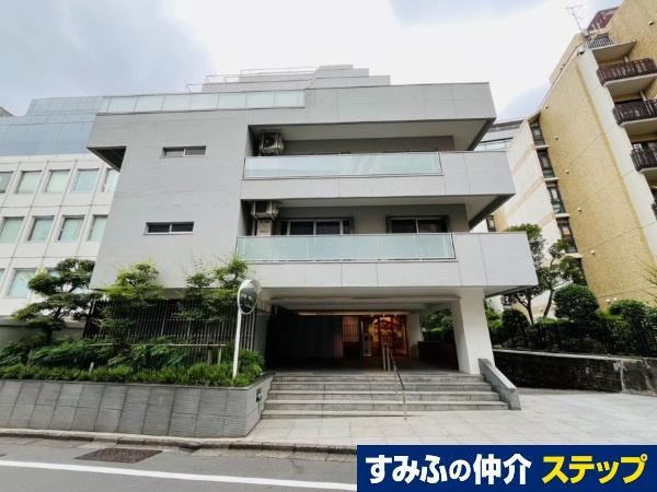 2LDK apartment in Chiyoda Ward, Tokyo - Photo 1