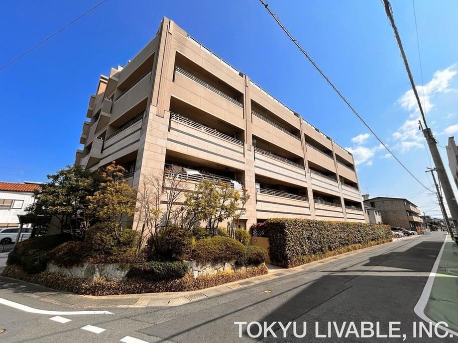 4LDK apartment in Sawara Ward, Fukuoka - Photo 1