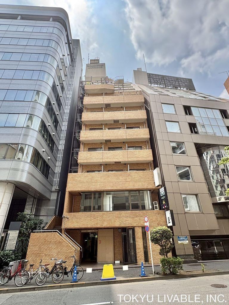 studio apartment in Shinjuku Ward, Tokyo - Photo 1