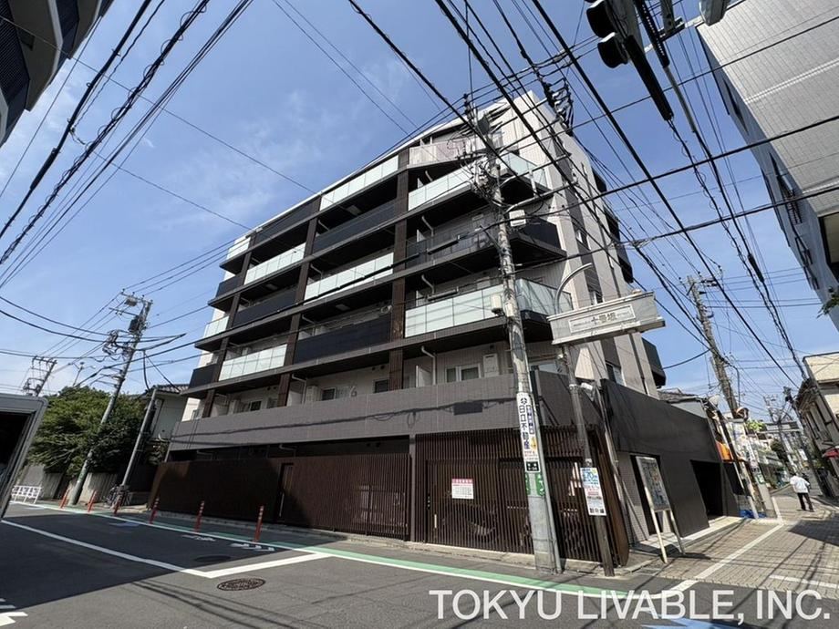1LDK apartment in Shibuya Ward, Tokyo - Photo 1