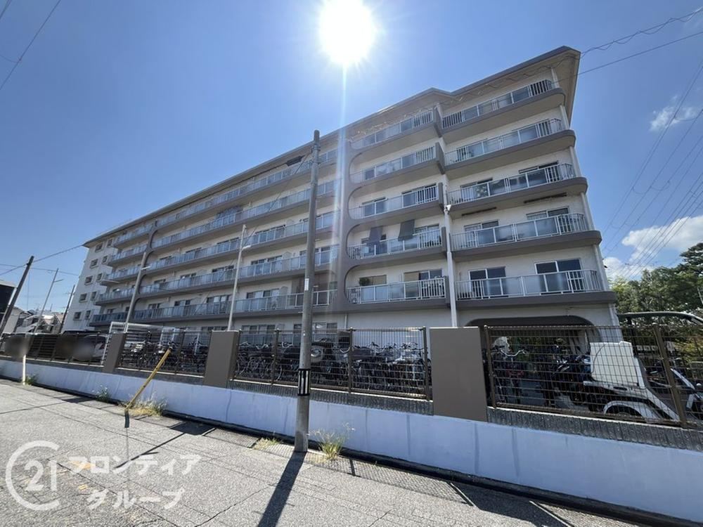 2LDK+S apartment in Amagasaki, Hyogo - Photo 1