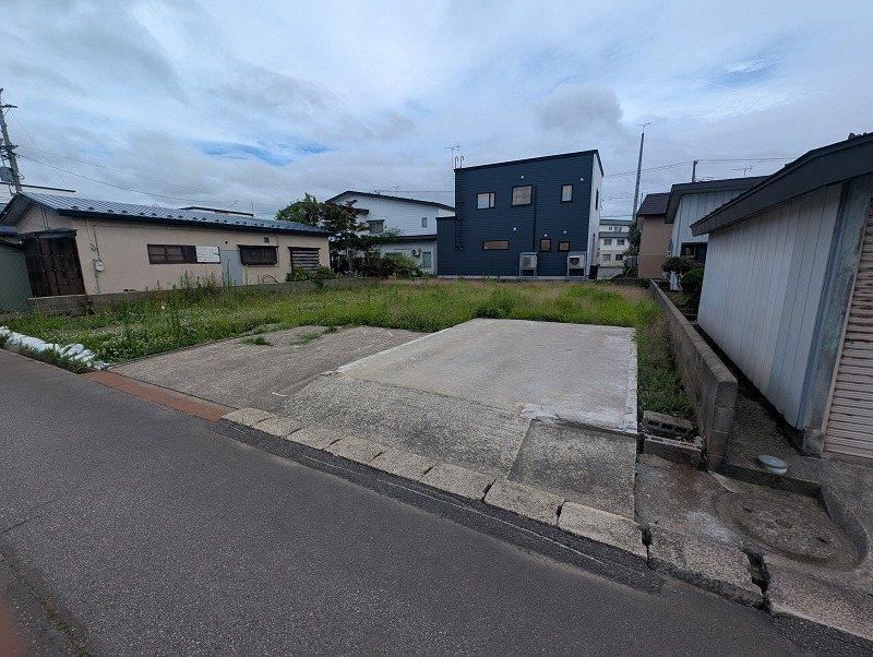 281 m² land in Goshogawara, Aomori - Photo 1