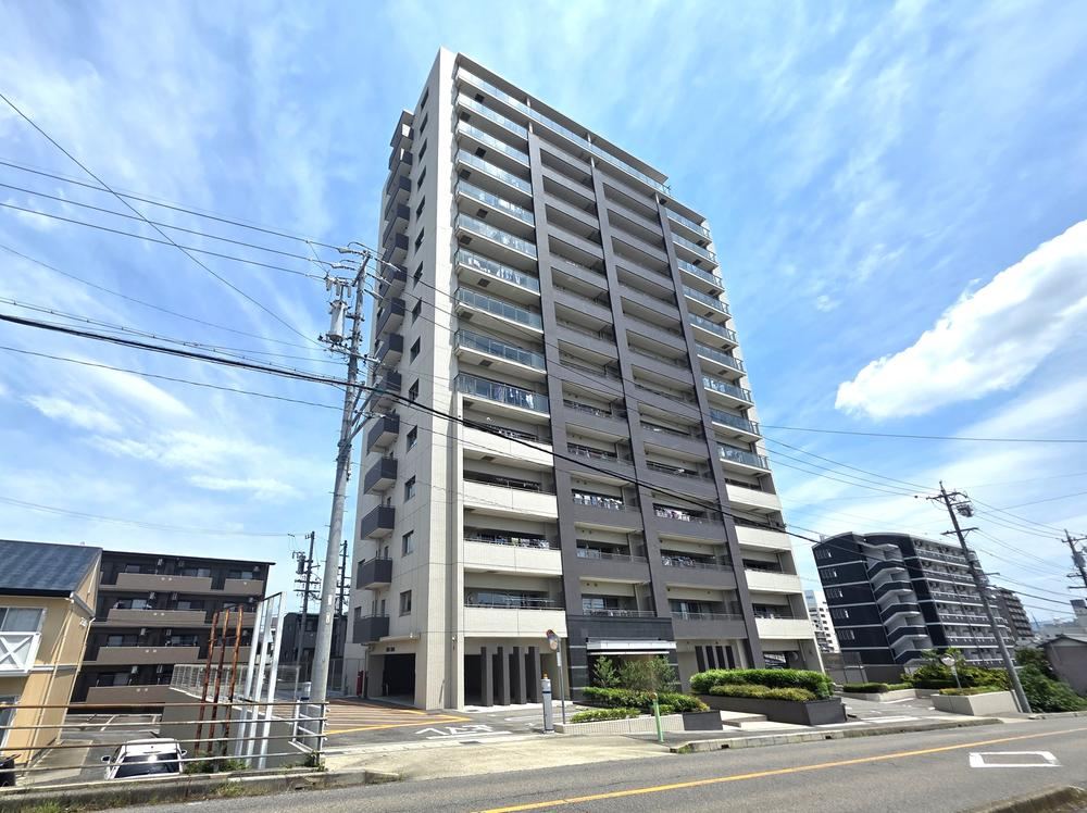 3LDK apartment in Toyota, Aichi - Photo 1