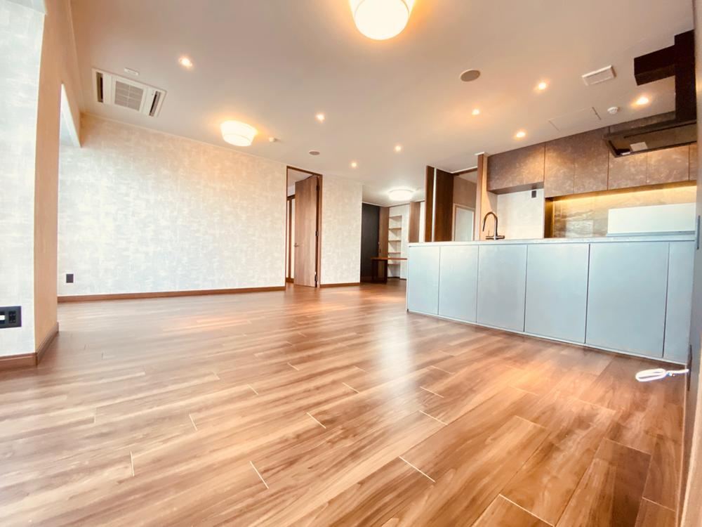 2LDK apartment in Minato Ward, Osaka - Photo 1