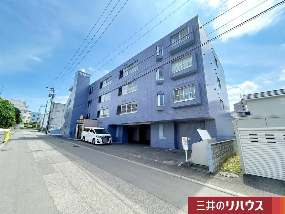 1LDK+S apartment in Minami Ward, Sapporo, Hokkaido - Photo 1