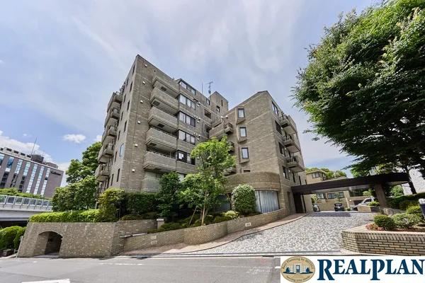 3LDK apartment in Shibuya Ward, Tokyo - Photo 1