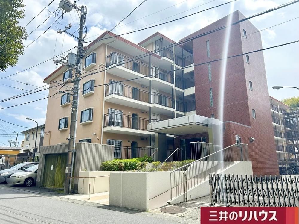 3LDK apartment in Konan Ward, Yokohama, Kanagawa - Photo 1