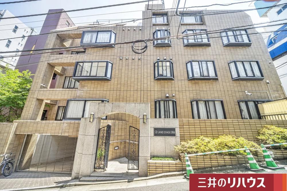 2LDK apartment in Shibuya Ward, Tokyo - Photo 1