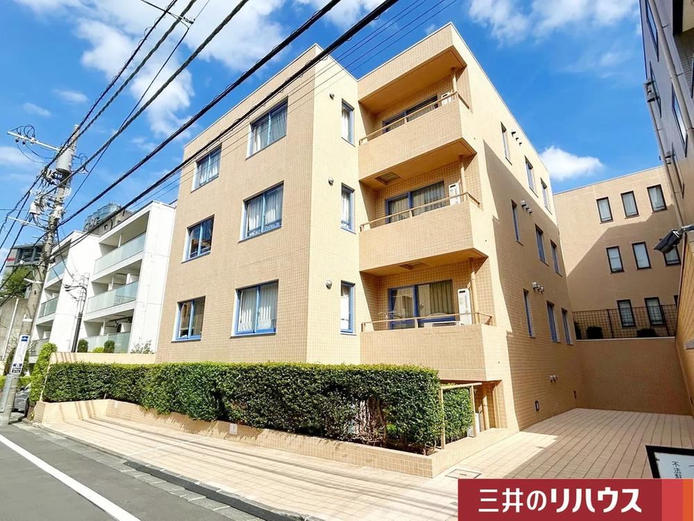 2LDK apartment in Shibuya Ward, Tokyo - Photo 1