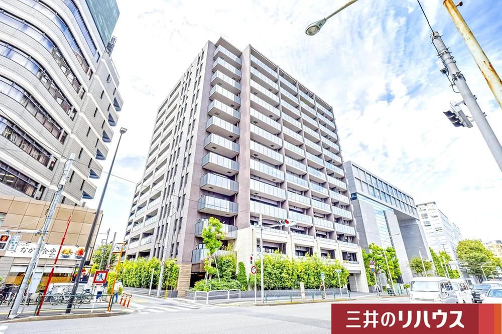 2LDK apartment in Shinjuku Ward, Tokyo - Photo 1