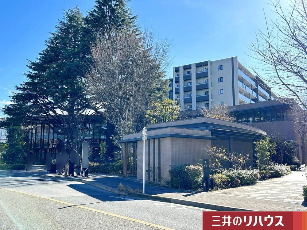 4LDK apartment in Mitaka, Tokyo - Photo 1