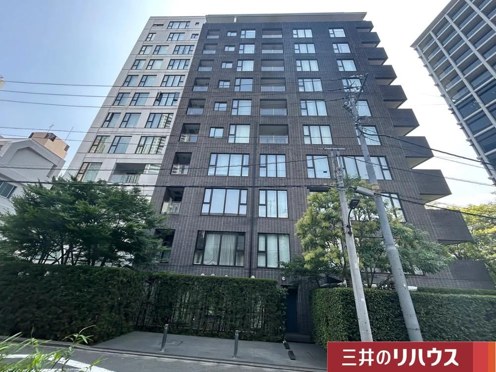 4LDK apartment in Minato Ward, Tokyo - Photo 1