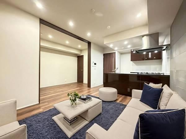 2LDK apartment in Meguro Ward, Tokyo - Photo 1
