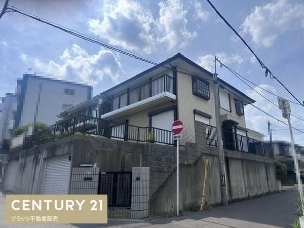5LDK house in Toyonaka, Osaka - Photo 1