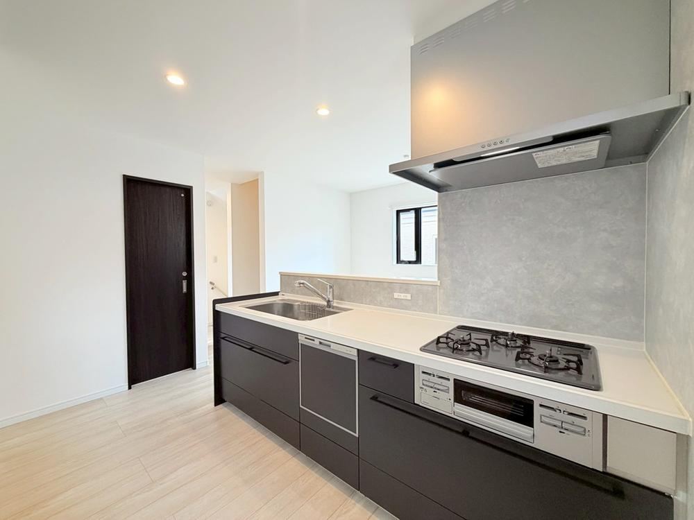 2LDK house in Matsudo, Chiba - Photo 1