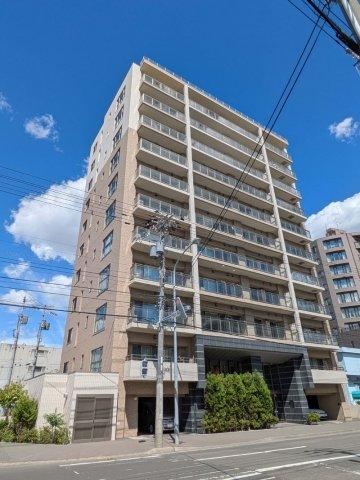 3LDK apartment in Chuo Ward, Sapporo, Hokkaido - Photo 1