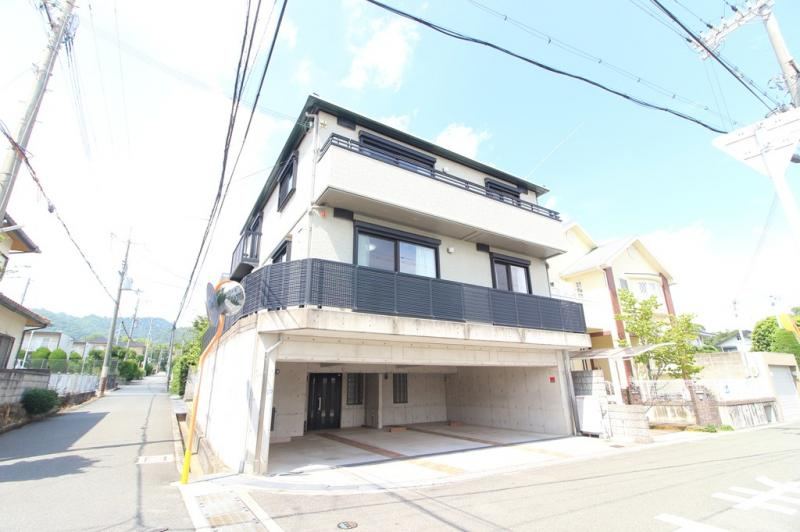 4LDK+S house in Mino, Osaka - Photo 1