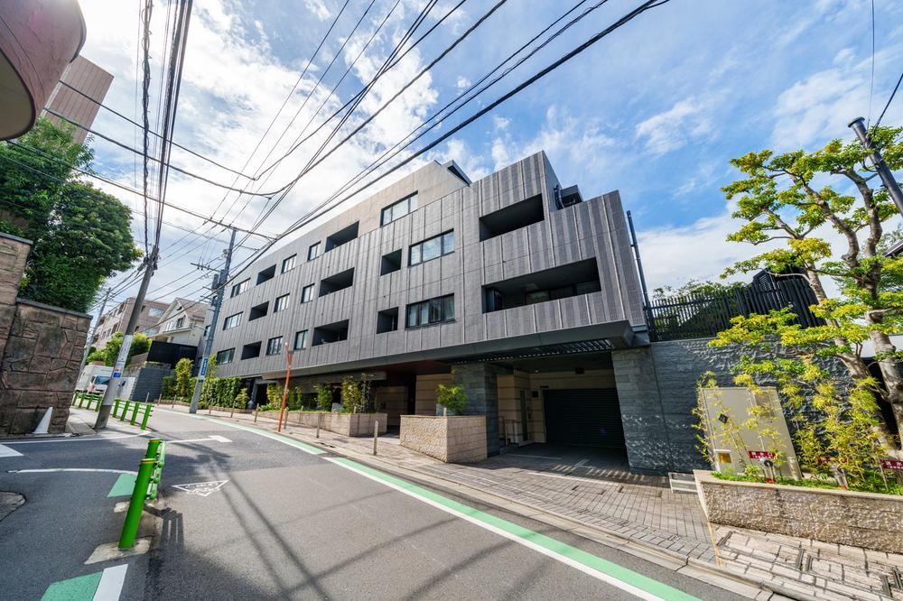 3LDK apartment in Meguro Ward, Tokyo - Photo 1