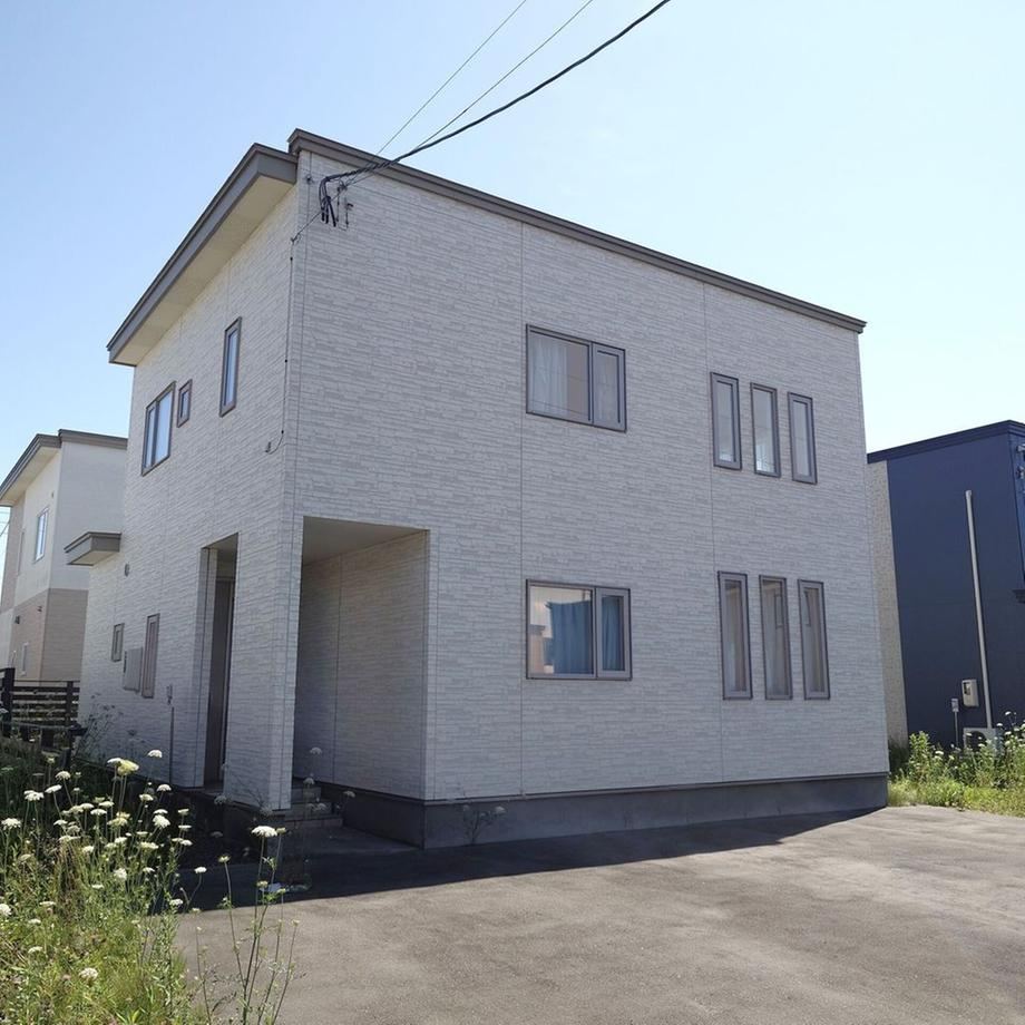 4LDK house in Tomakomai, Hokkaido - Photo 1