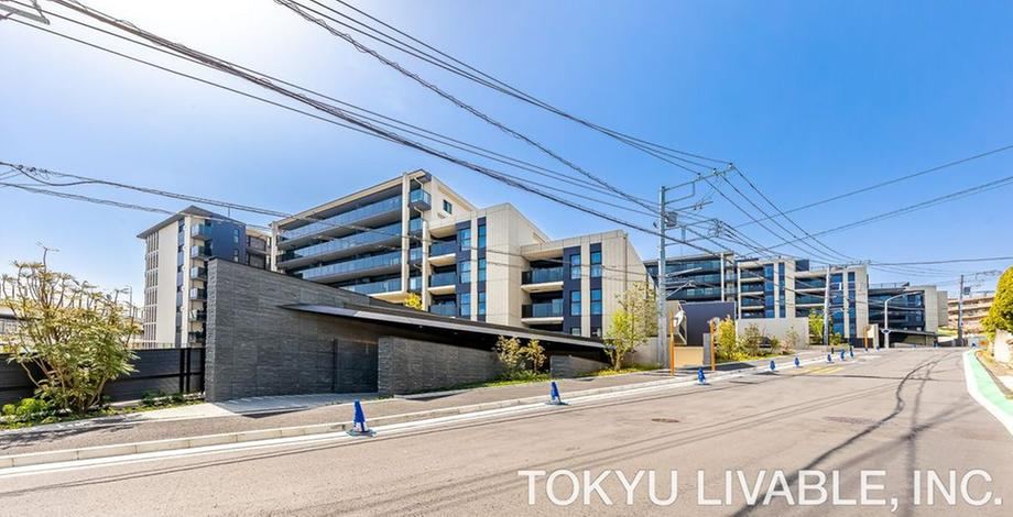 2LDK apartment in Naka Ward, Yokohama, Kanagawa - Photo 1