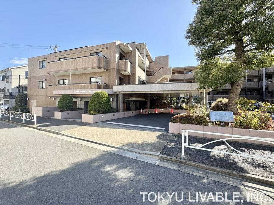 3LDK apartment in Meguro Ward, Tokyo - Photo 1