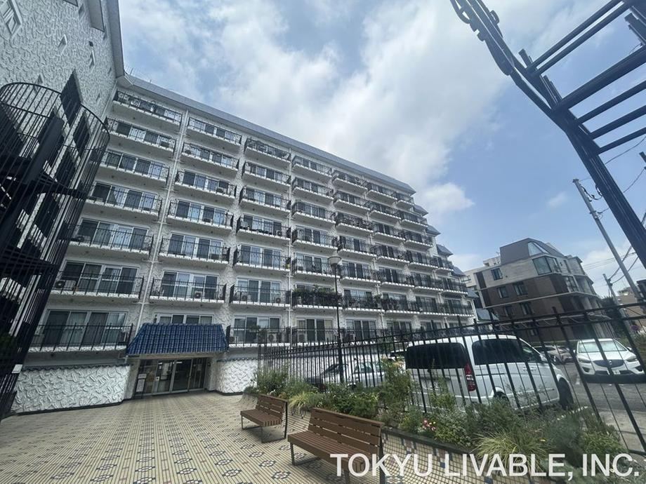 studio apartment in Meguro Ward, Tokyo - Photo 1