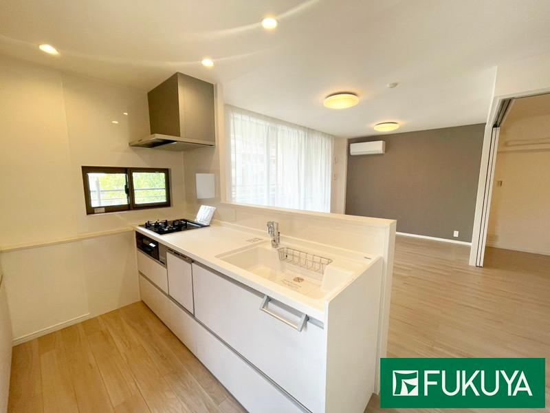 4LDK apartment in Suminoe Ward, Osaka - Photo 1