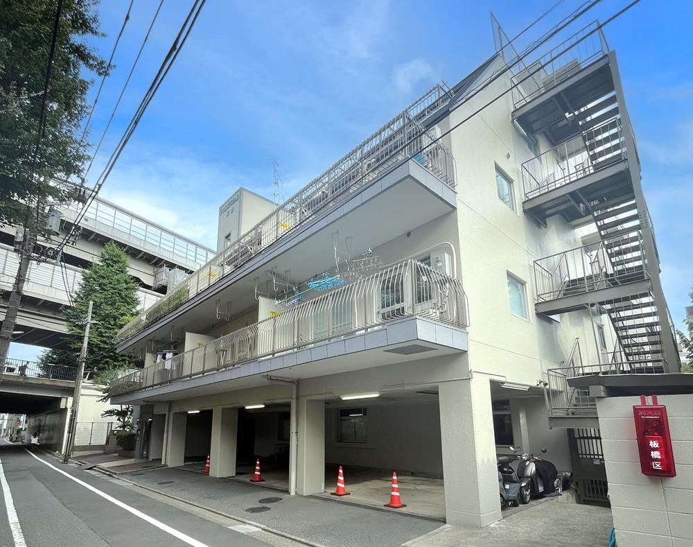 2DK apartment in Itabashi Ward, Tokyo - Photo 1