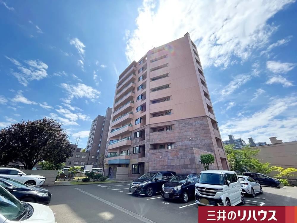 3LDK apartment in Minami Ward, Sapporo, Hokkaido - Photo 1