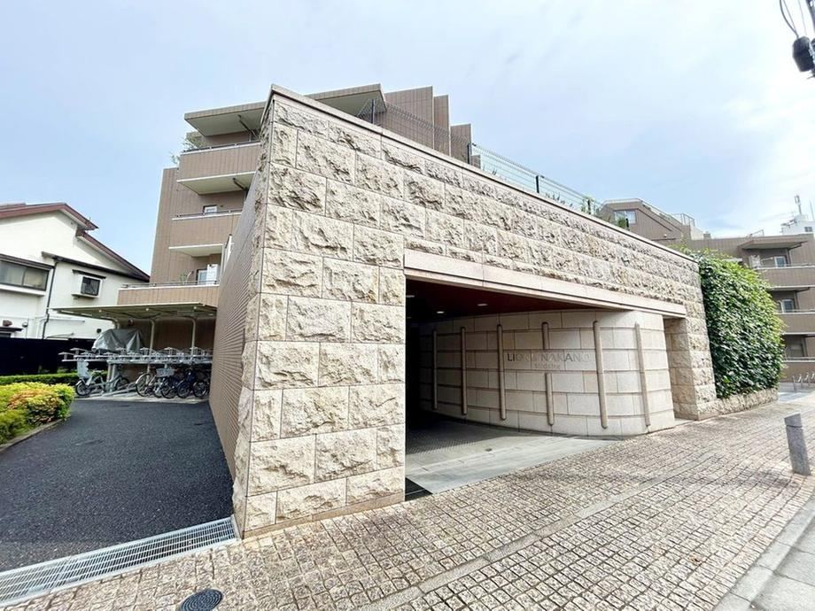 2LDK apartment in Nakano Ward, Tokyo - Photo 1