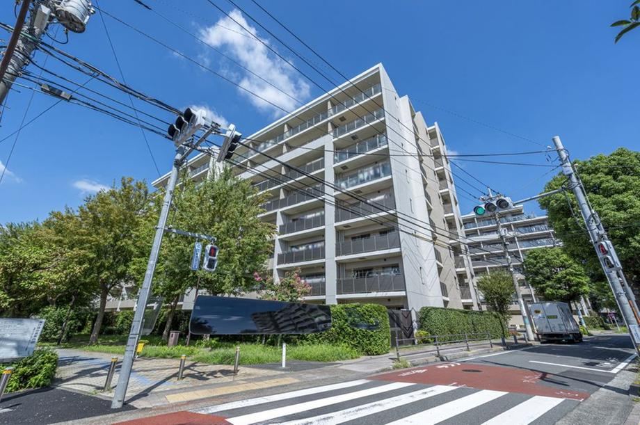 3LDK apartment in Fuchu, Tokyo - Photo 1