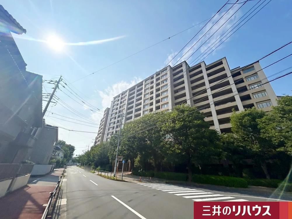 3LDK apartment in Kunitachi, Tokyo - Photo 1