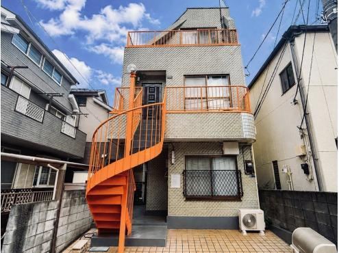 5DK house in Shinjuku Ward, Tokyo - Photo 1