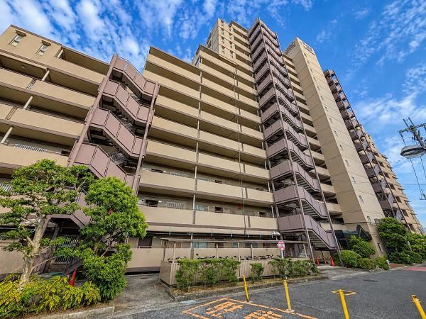 4LDK apartment in Kawachinagano, Osaka - Photo 1