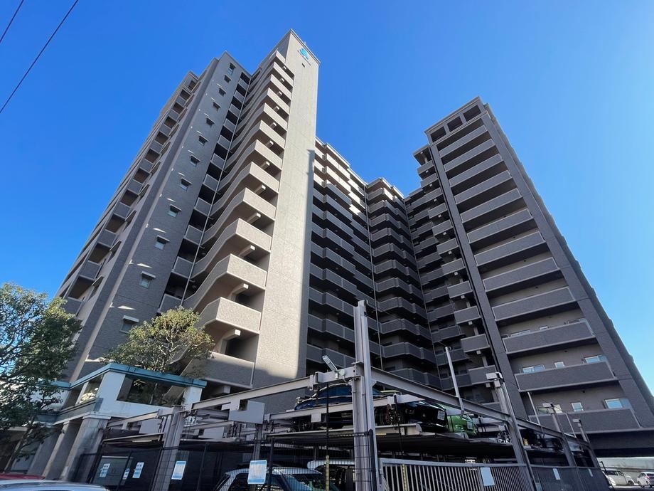 3LDK+S apartment in Kita Ward, Okayama - Photo 1