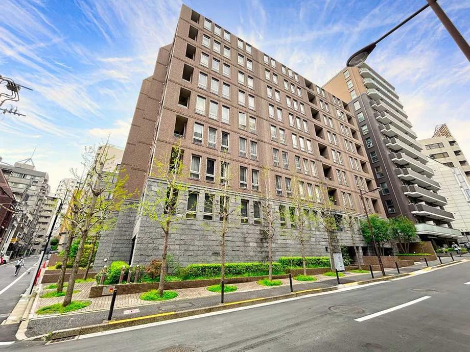 2LDK apartment in Chiyoda Ward, Tokyo - Photo 1