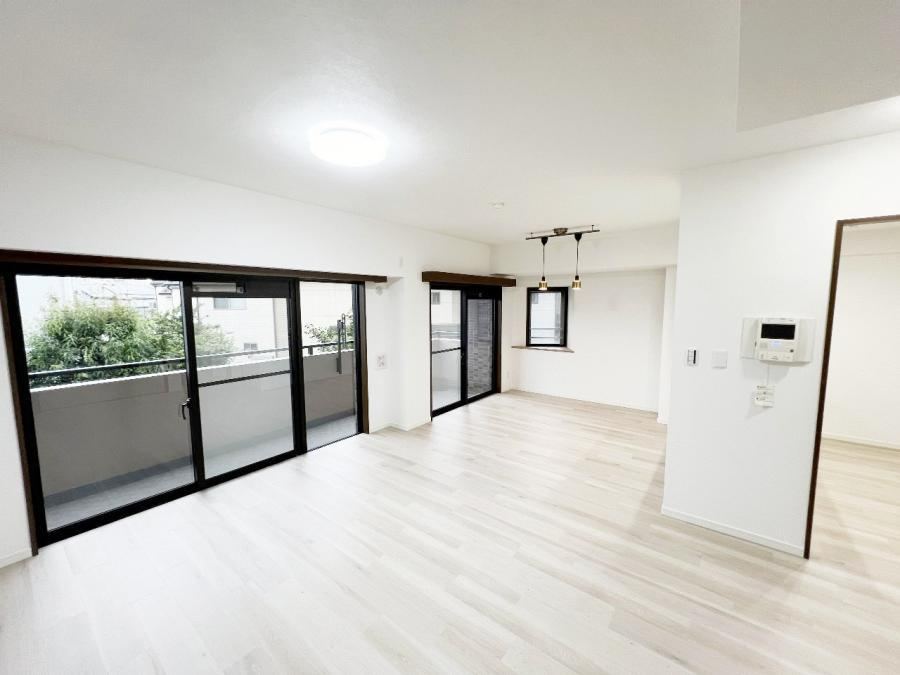 2LDK+S apartment in Hino, Tokyo - Photo 1
